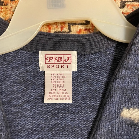 Knit Women’s Medium Sweater Vest - Picture 3 of 3